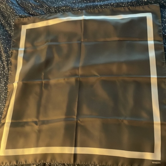 Brand new, still with tags, beautiful 100% silk Bembien scarf. Handmade in Italy - Picture 3 of 6